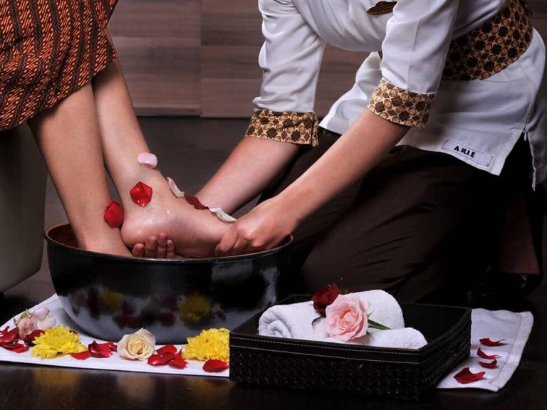 Spa Treatment & Packages - Spa Manicure - Palace Hotel Cipanas